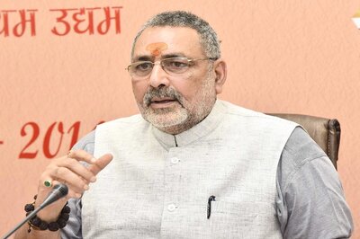 No Scientific Report of Bird Flu Transmission to Humans, States Shouldn't Curb Poultry Sales: Giriraj Singh