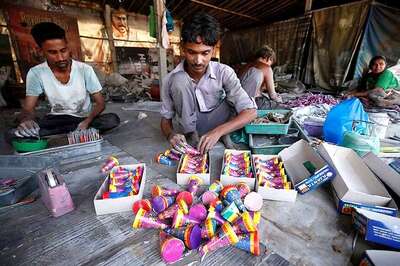 Maharashtra Environment Minister Seeks Ban on Sale of Firecrackers