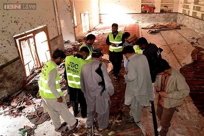Pakistan mourns victims of deadly suicide bombing in Shia mosque
