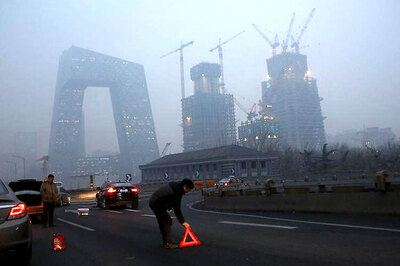 Clear skies over Beijing as smog disappears after red alert