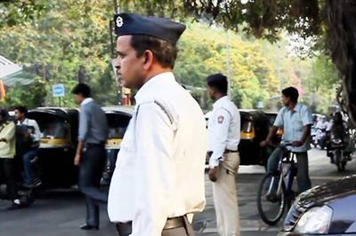 Bombay High Court Raps Traffic Cops for Chatting on Cell Phone While on Duty