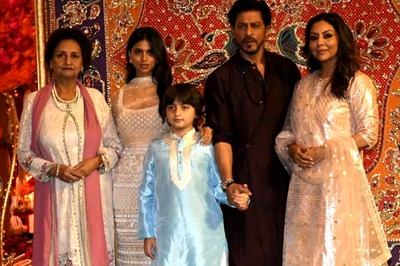 SRK STOPS For Paps After Months of Hide-and-Seek, Poses With Gauri, Suhana at Ambani’s Ganesh Puja