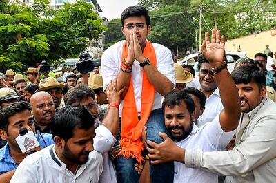 'Don't Panic': Tejasvi Surya to Bengaluru Bank Depositors as RBI Puts Curbs on Withdrawal, Business