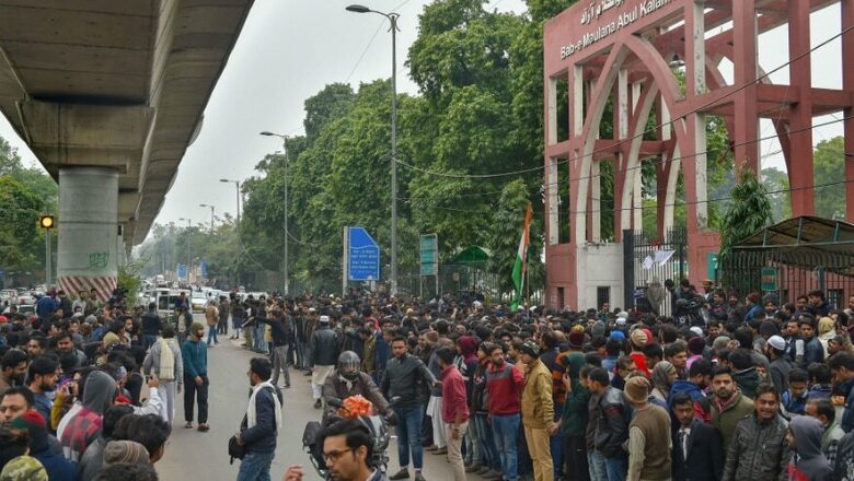 Protest Outside IIM Ahmedabad to Support Jamia Students, 50 Held