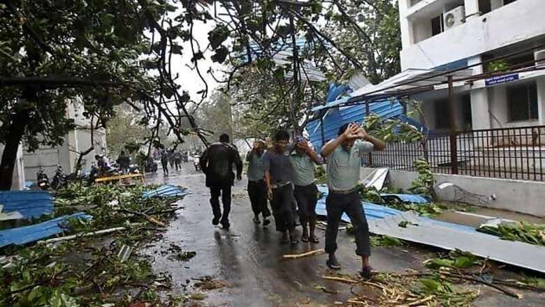 Cyclone-hit TN: People making quick buck