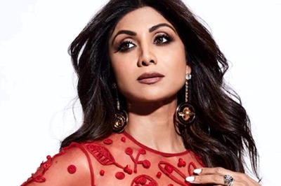 Shilpa Shetty Oozes Oomph In Red Concept Saree In Her Latest Insta Post