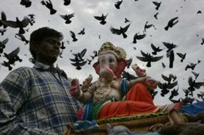 Holy day in Mumbai: Ganesh fest, Ramzan begins