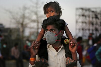 9-Member Family Reach Home at UP's Mahboa from Delhi on Tricycle Cart amid Lockdown