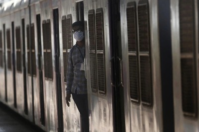 Railways Proposes to Decriminalise Begging on Trains, Penalise Smokers Only with a Fine