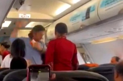 MS Dhoni Taking a Commercial Flight From Bengaluru to Ranchi Makes the Internet Go 'Whistle Podu'