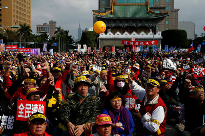 Protests Outside Taiwan Presidential Office Over Pension Reform Plan