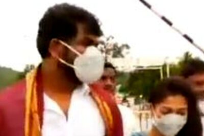 Nayanthara and Vignesh Shivan Pay Visit at the Tirumala Tirupati Temple; Walk Hand-in-Hand