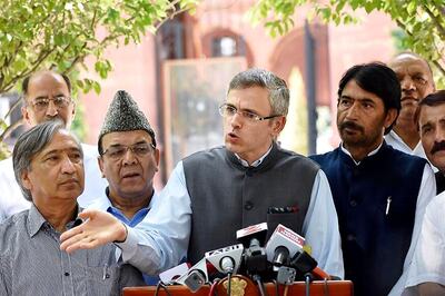 PM Modi's Idea of Cashless Economy Unrealistic, Says Omar Abdullah