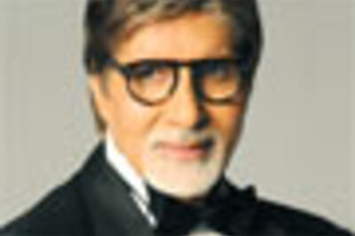 Big B falls short of Sachin's Twitter record
