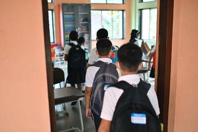 News18 Afternoon Digest: Bomb Threat Across 44 Schools in Bengaluru, Searches On And Other Top Stories