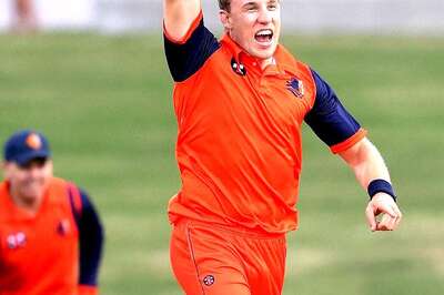 PAK vs NED: Logan Van Beek Takes 'Brilliant Reflex Catch' to Dismiss Fakhar Zaman - WATCH