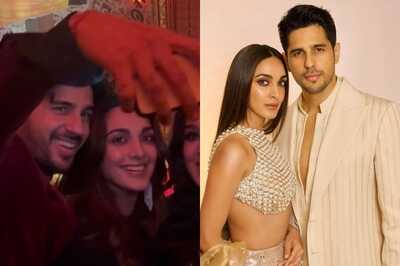 Kiara Advani, Sidharth Malhotra Take a Selfie As They Attend a Party in Delhi; Inside Video Goes Viral
