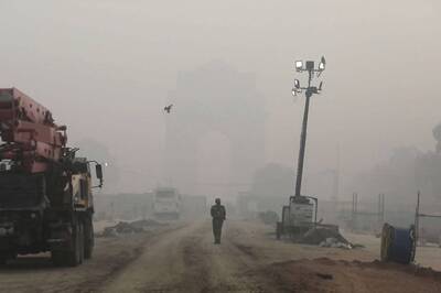 Stubble Burning Continues to Choke Delhi; Noida's AQI at an Alarming 575