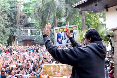 Amitabh Bachchan Steps Out Of Jalsa To Greet Fans Amid Hospitalisation Rumours