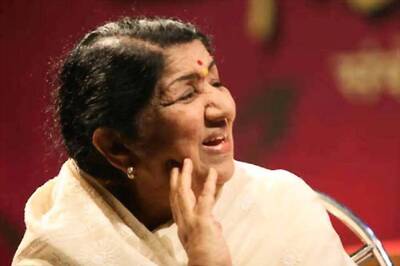 Pulwama Attack: Lata Mangeshkar to Donate Rs 1 Crore for the Welfare of Indian Soldiers