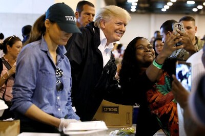 Trump Hugs Children, Serves Food in Visit to Victims of Harvey