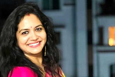 Telugu Singer Sunitha Upadrashta's Day Out With Birds, Fans Can't Stop Admiring Her