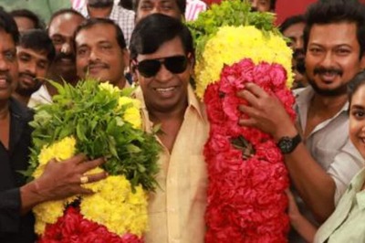Vadivelu Celebrates His 62nd Birthday On Sets Of Maamannan; See Pics