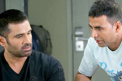 Akshay throws birthday bash for Suniel Shetty