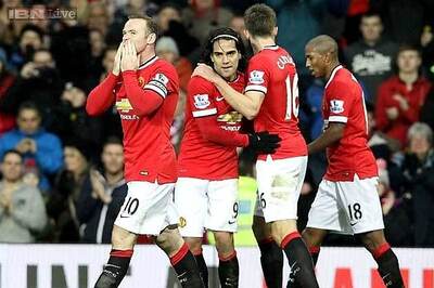 Chelsea face Spurs, Manchester United clash with Stoke City