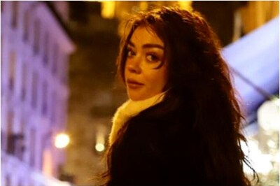 Sarah Hyland Reveals Being at Greater Risk of Coronavirus Infection, Says Her Panic Level is High