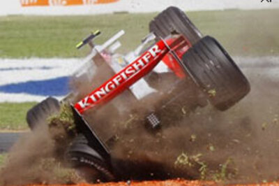 Force India crashes out of Australian Grand Prix