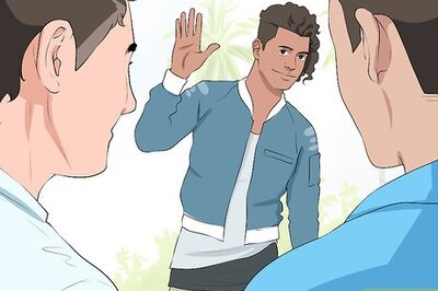 How to Get to Know and Fit Into a New Friend Group