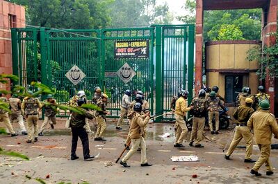 Near Jamia Protest Site, 2 Men Get 'Gunshot Injury'; Police Say Wounds Could be Due to Tear Gas Shells