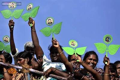 Tough battle for key players in TN, Jaya eyes kingmaker role