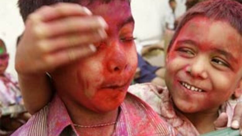 Hindus, Muslims come together to celebrate Holi