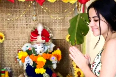 Urfi Javed Shares Ganesh Chaturthi Celebrations Pics on Instagram, Gets Trolled for Her Outfit