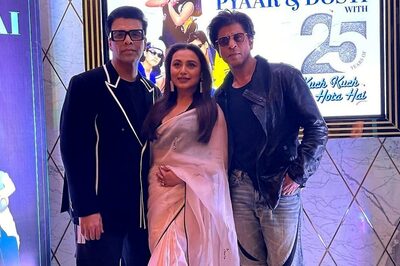 SRK, Rani Mukerji, Karan Johar Surprise Fans at Special Kuch Kuch Hota Hai Screenings; Videos Go Viral