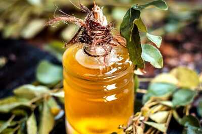 Curry Leaves: A Boon For Premature Greying Hair