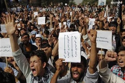 Muslim protesters rage at US in Asia, Middle East