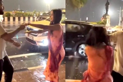 Viral Video: Couple Recreates 'Tum Se Hi' From 'Jab We Met' Amid Monsoon And People Are in Awe