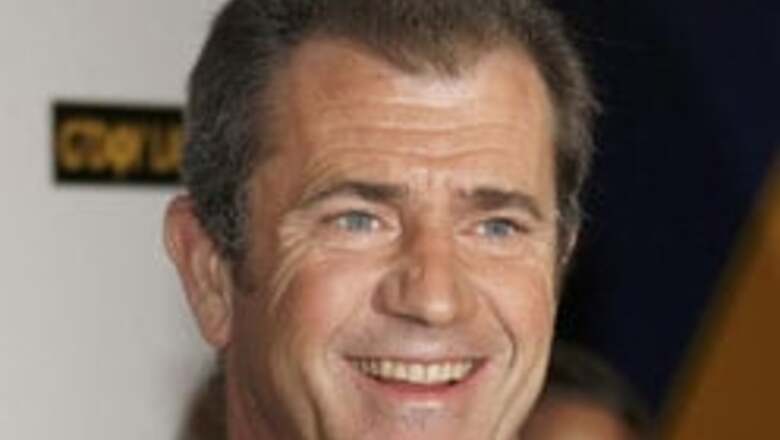 Mel Gibson apologises for DUI arrest