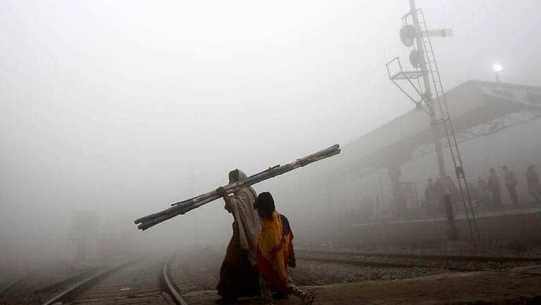 Fog Persists in Delhi-NCR; 101 Trains Delayed, Flight Operations Affected