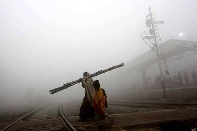 Fog Persists in Delhi-NCR; 101 Trains Delayed, Flight Operations Affected