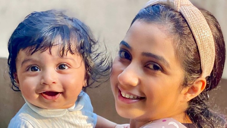 Shreya Ghoshal Introduces Son Devyaan to the World As He Turns 6 Months Old; See His Cutest Pics