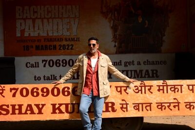Akshay Kumar Flags Off 'Bachchhan Paandey Ki Sawari' From Mumbai To Delhi, Phone Lines Crash