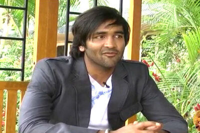 Brahmin protestors mob Vishnu Manchu, raise slogans