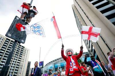 'Time to Shine': Fan Frenzy in London ahead of Euro 2020 Final between Italy and England