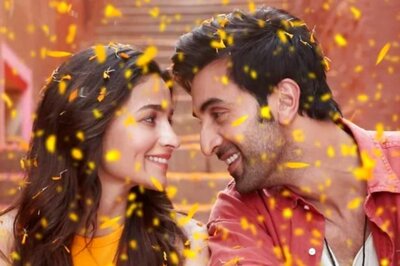 Ranbir Kapoor Says 'Mar Raha Hu' Ahead of Brahmastra Trailer Release, Alia Bhatt Is All Hearts
