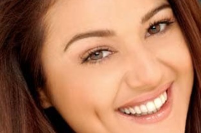 Preity Zinta jumps off toilet wall at Delhi airport