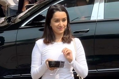 Shraddha Kapoor Waves At Paps, Dons Million-Dollar Smile As She Leaves For Anant-Radhika's Pre-Wedding | Watch